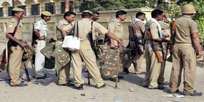 Bloody conflicts between Dalits and Gujjars in Meerut, stone, firing