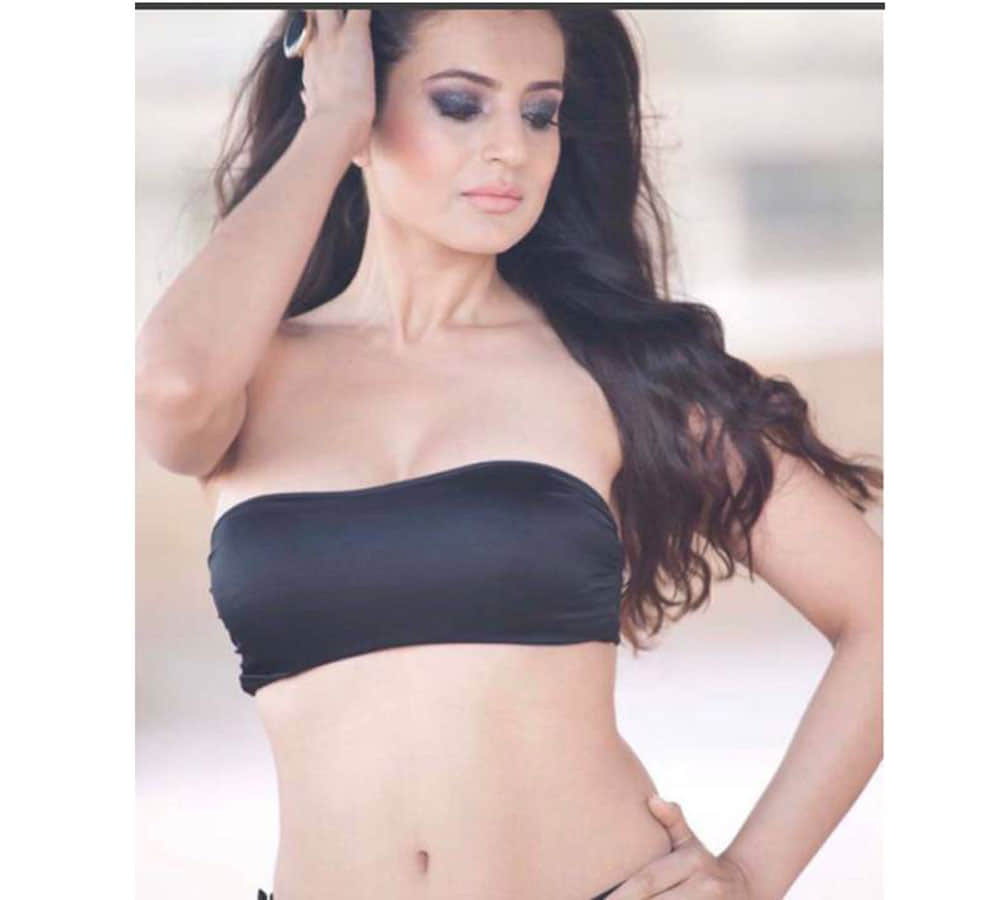 ameesha patel share hot pics ion her instagram page