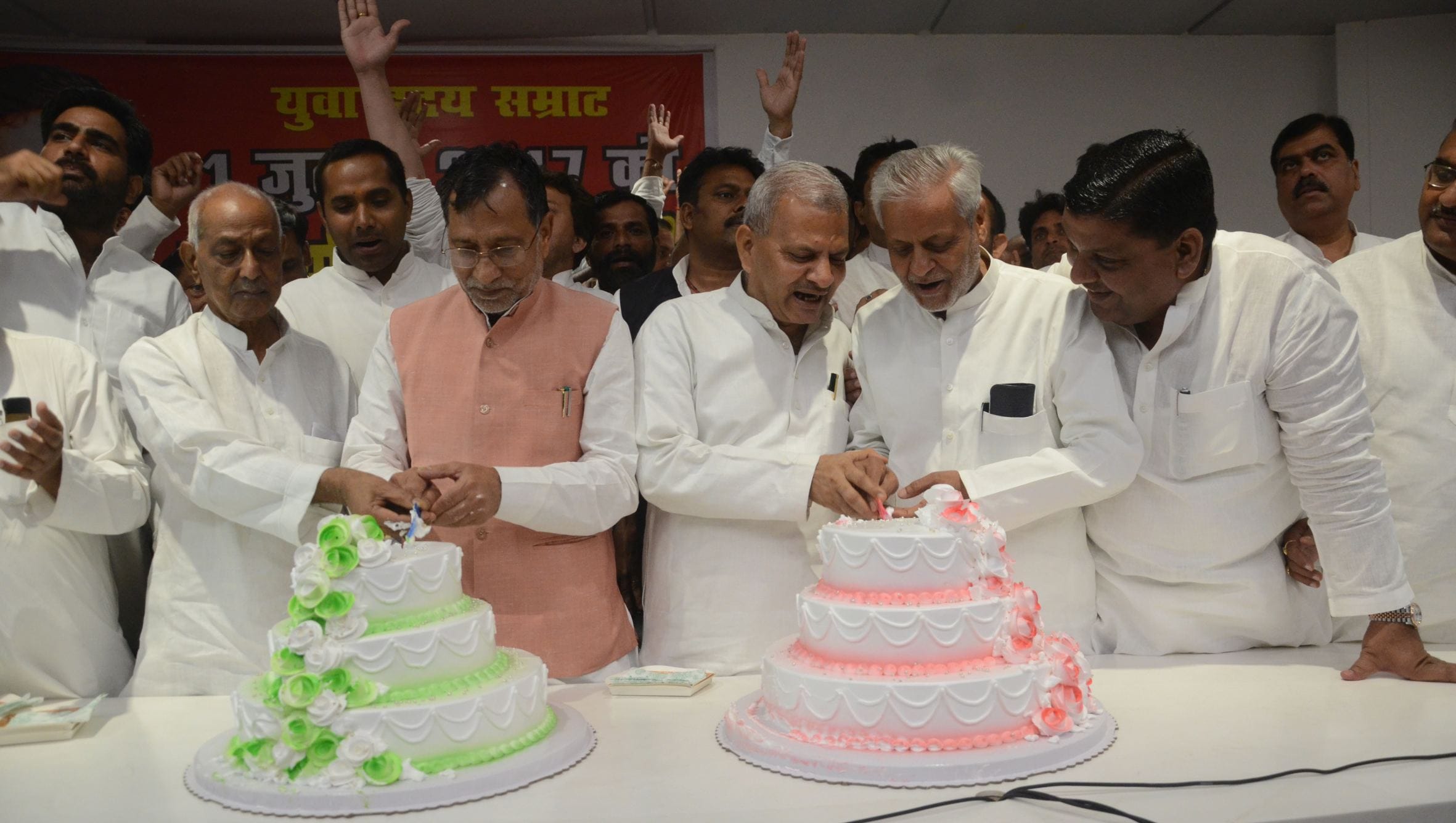 samajwadi party celebrates akhilesh yadav birthday.