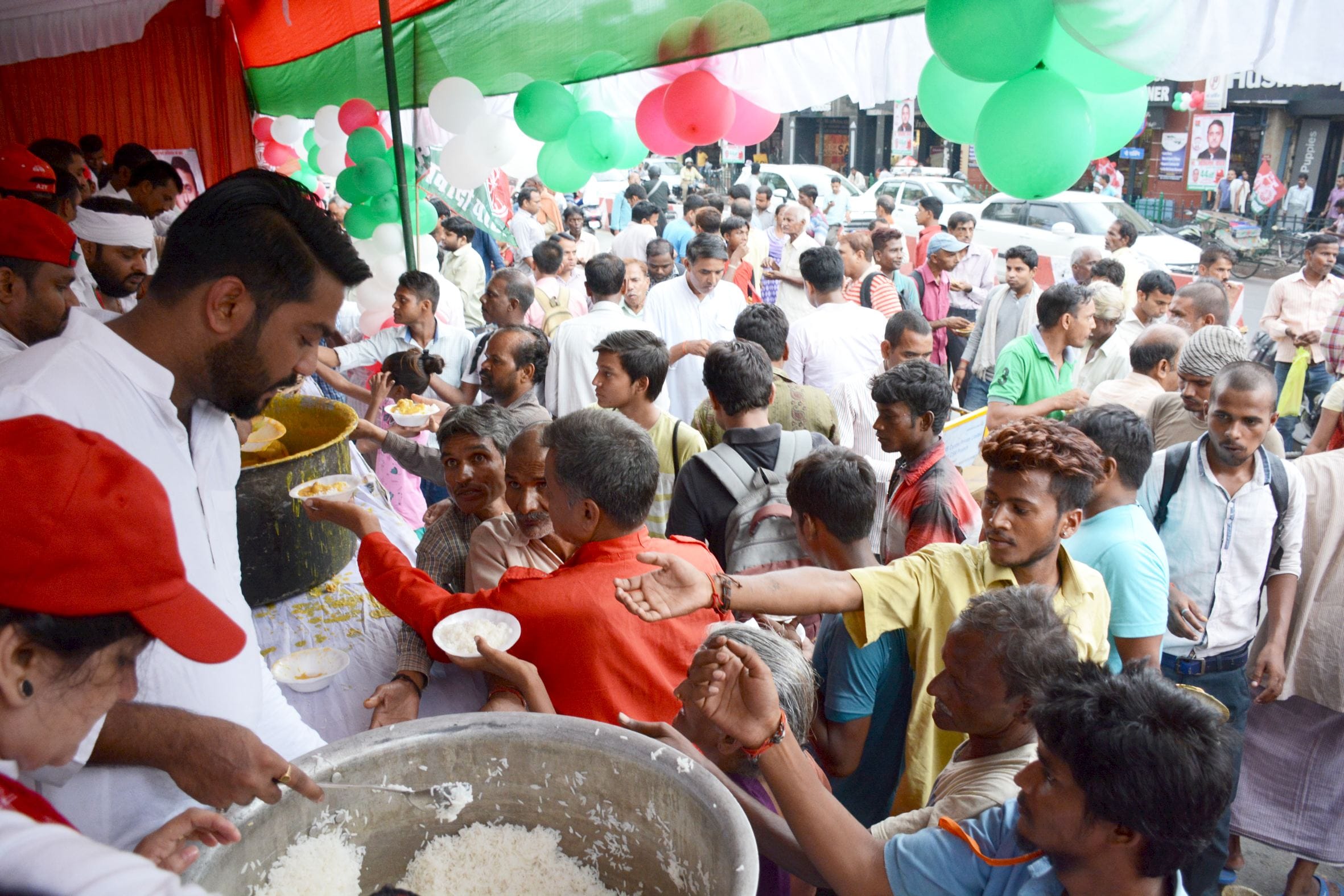 samajwadi party celebrates akhilesh yadav birthday.