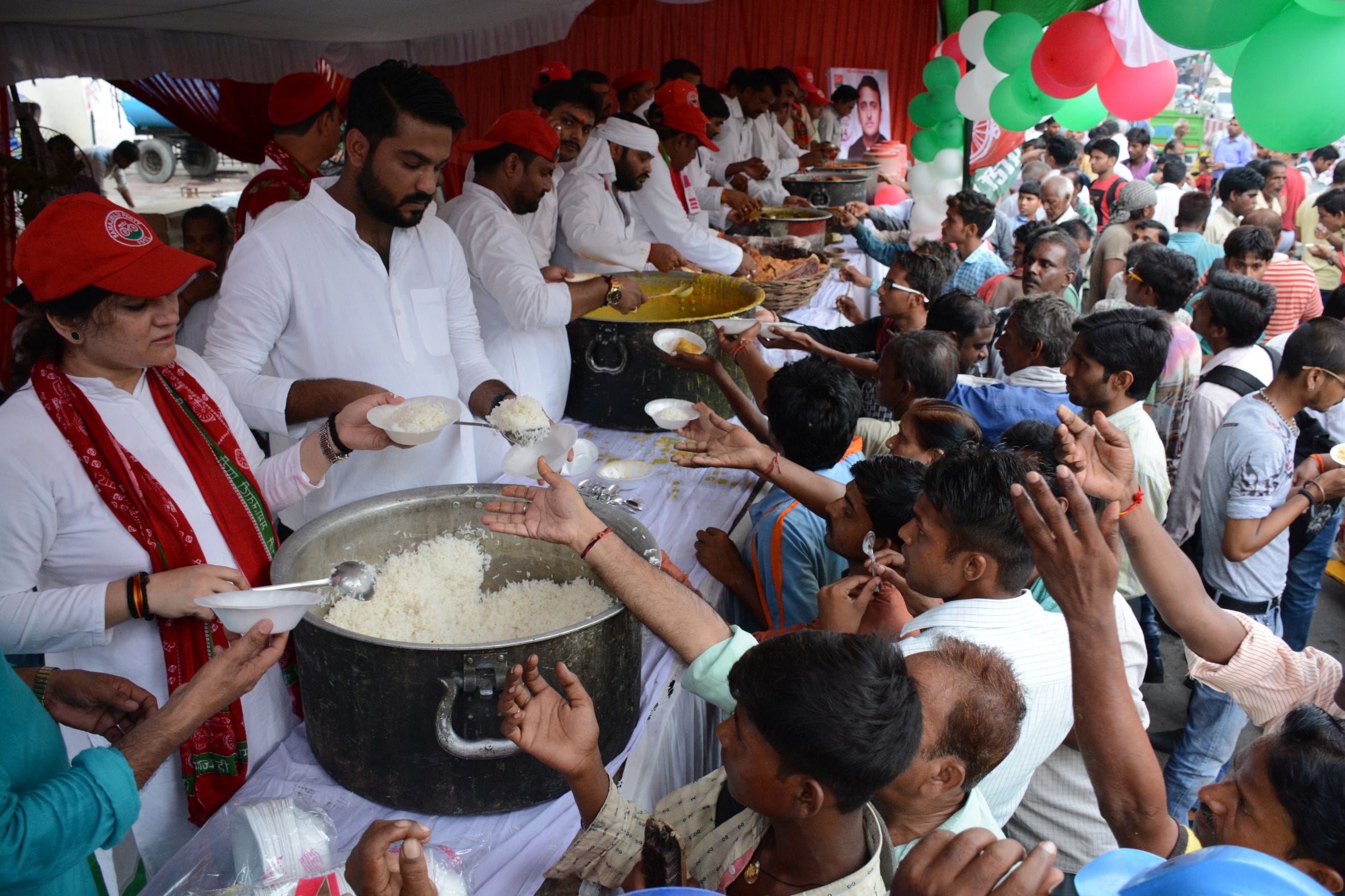 samajwadi party celebrates akhilesh yadav birthday.
