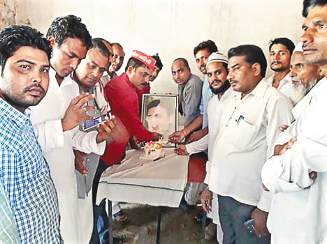 Akhilesh's birthday celebrates planting plants