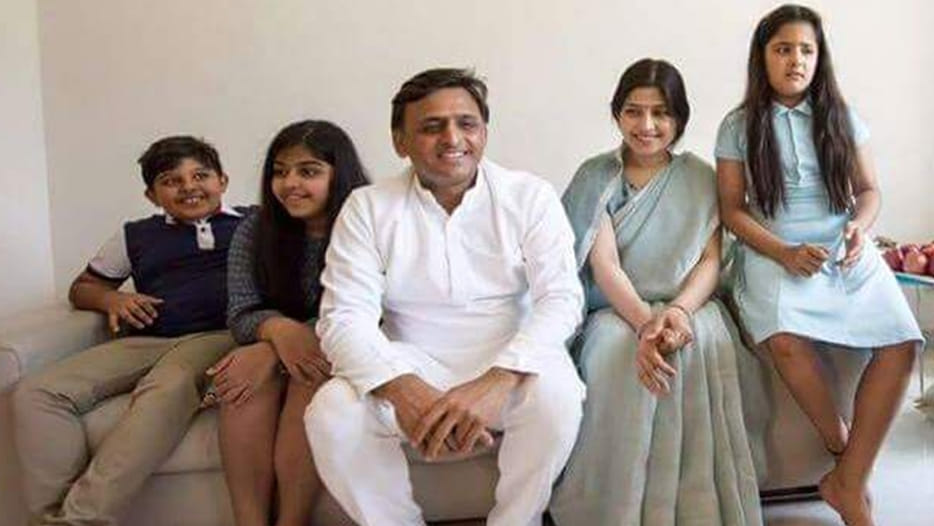 akhilesh do not like to keep wallet