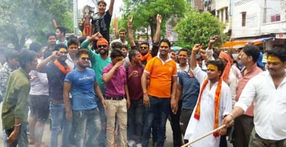 protest for not file lawsuit against azam khan