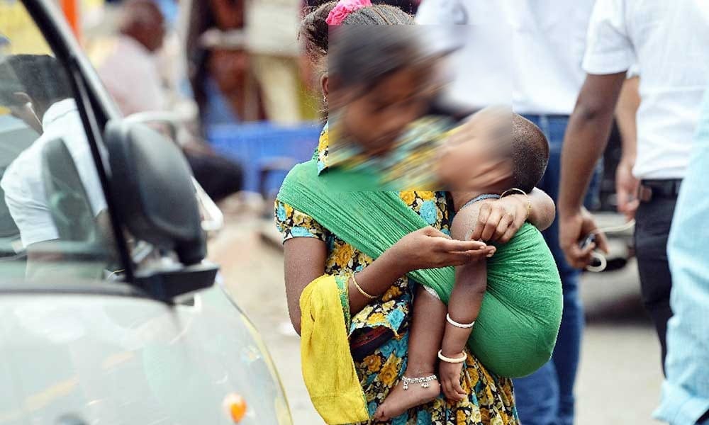Gujarat Childrens begging in nepal due to Drought