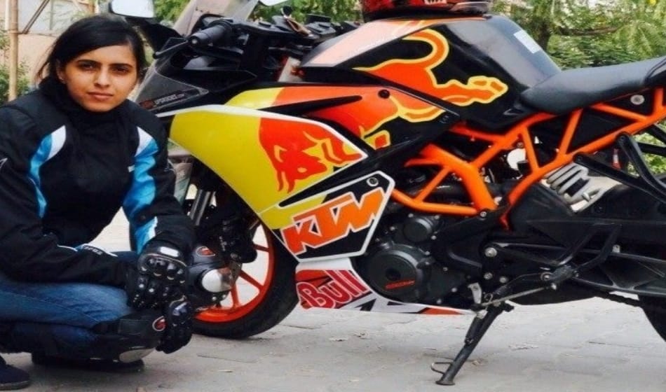 Biker girl neha tomar KTM RC 390 stolen at gun point in Noida 