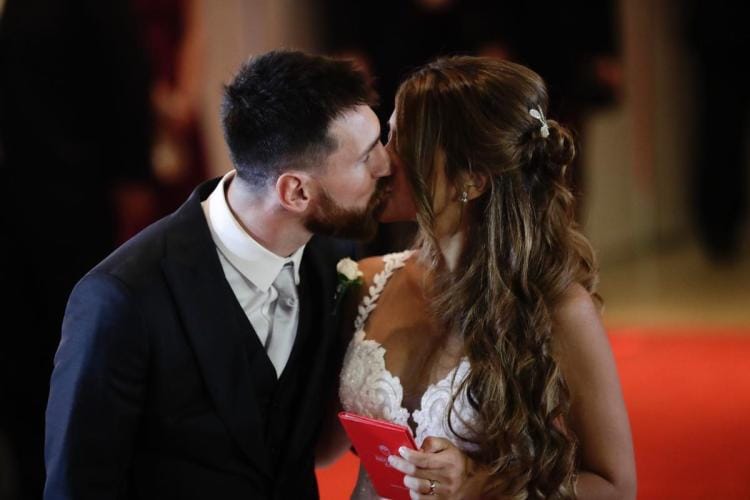 Lionel Messi marries childhood friend Roccuzzo  in Argentina 