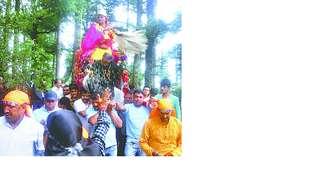 Dev Dangers bless the devotees