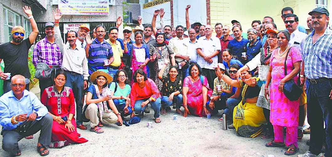 Kailash passengers take a dip of Bhatia and Ghaith