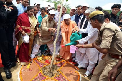 cm adityanath inaugurates school chalo abhiyan in lucknow