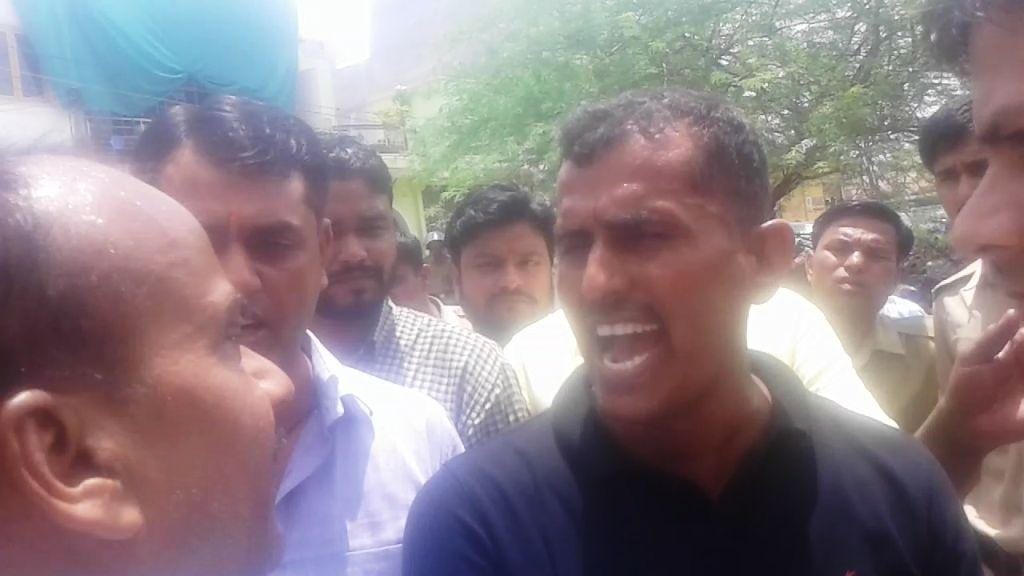 police officer pushed uit officers in kota