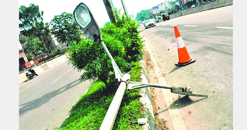 Jaguar collides with Innova at 140km speec, zorakpur accident