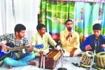 संगीत समारोह का शुभारंभ करते मुख्य अतिथि। 