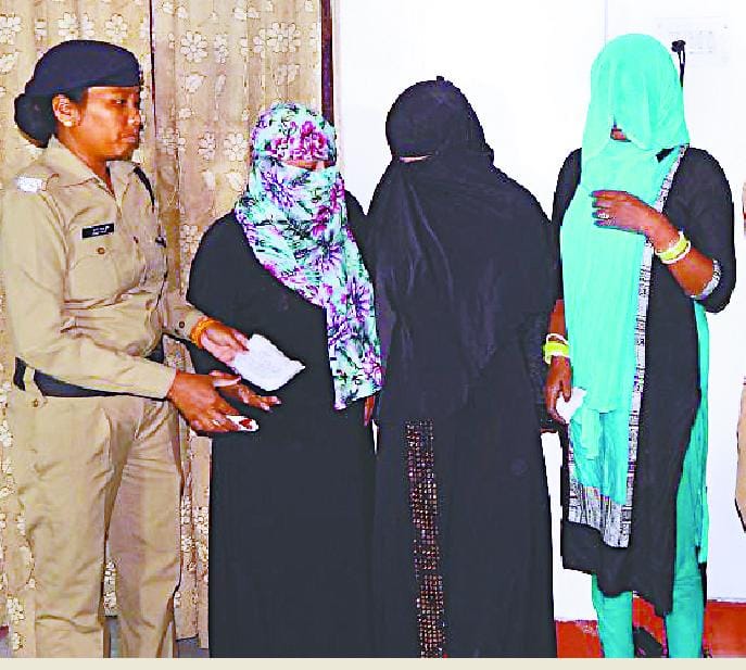 Manglasutra loota then came in the trap of masked robbers