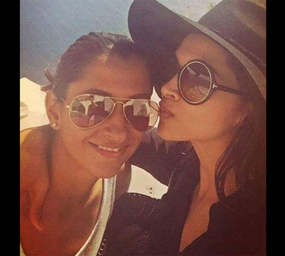 bollywood actress deepika padukone sister anisha padukone is a famous golfer