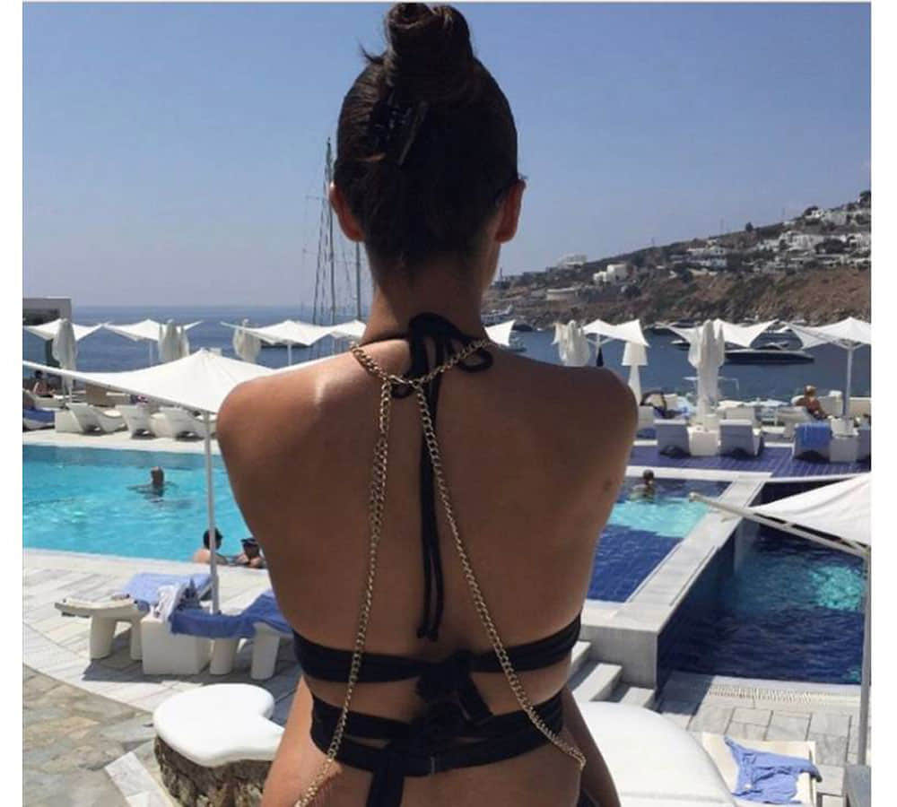 malaika arora spoted in bikini pose photo share om instagram