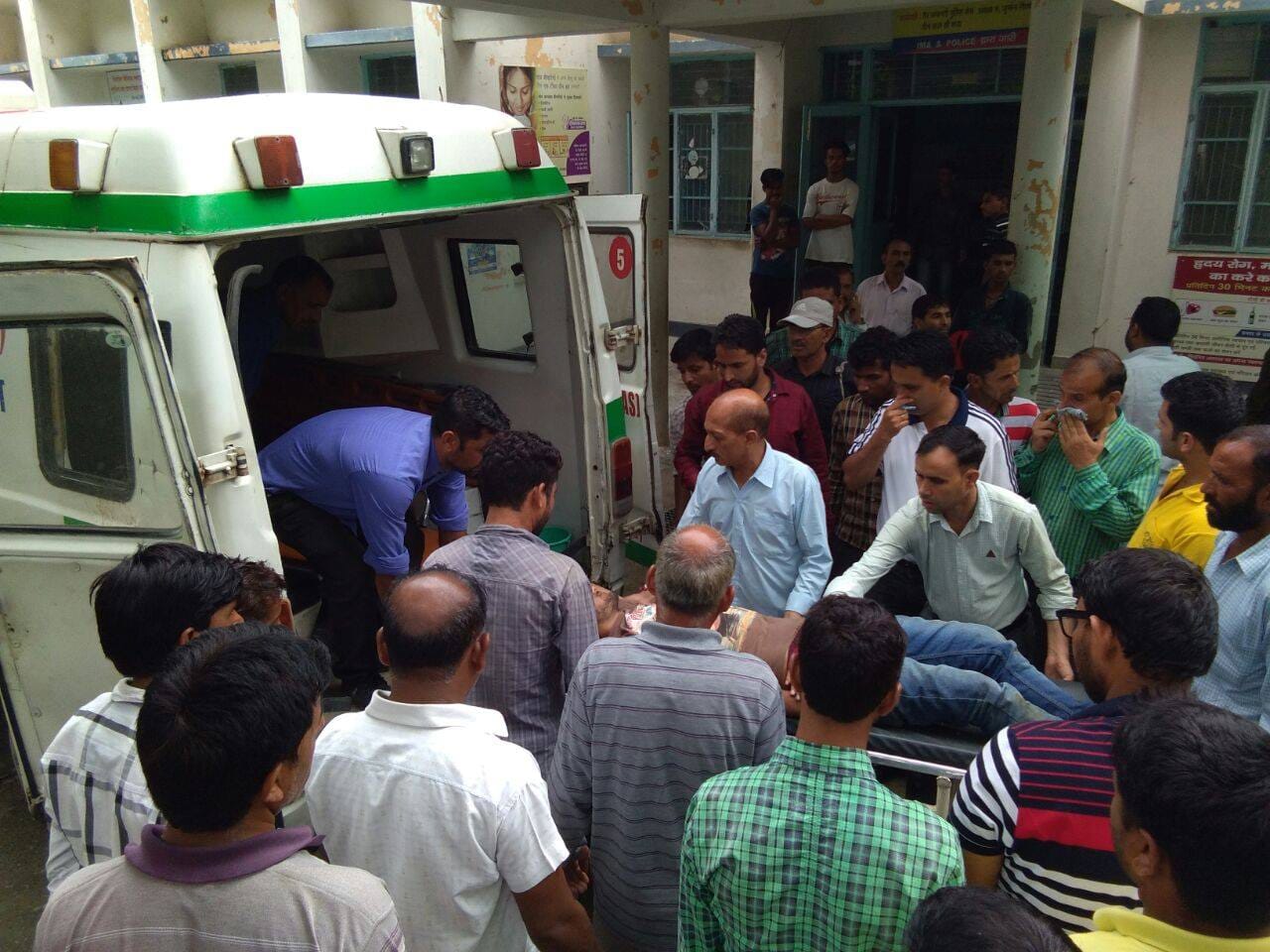 road accident in sahiya, seventeen people injured
