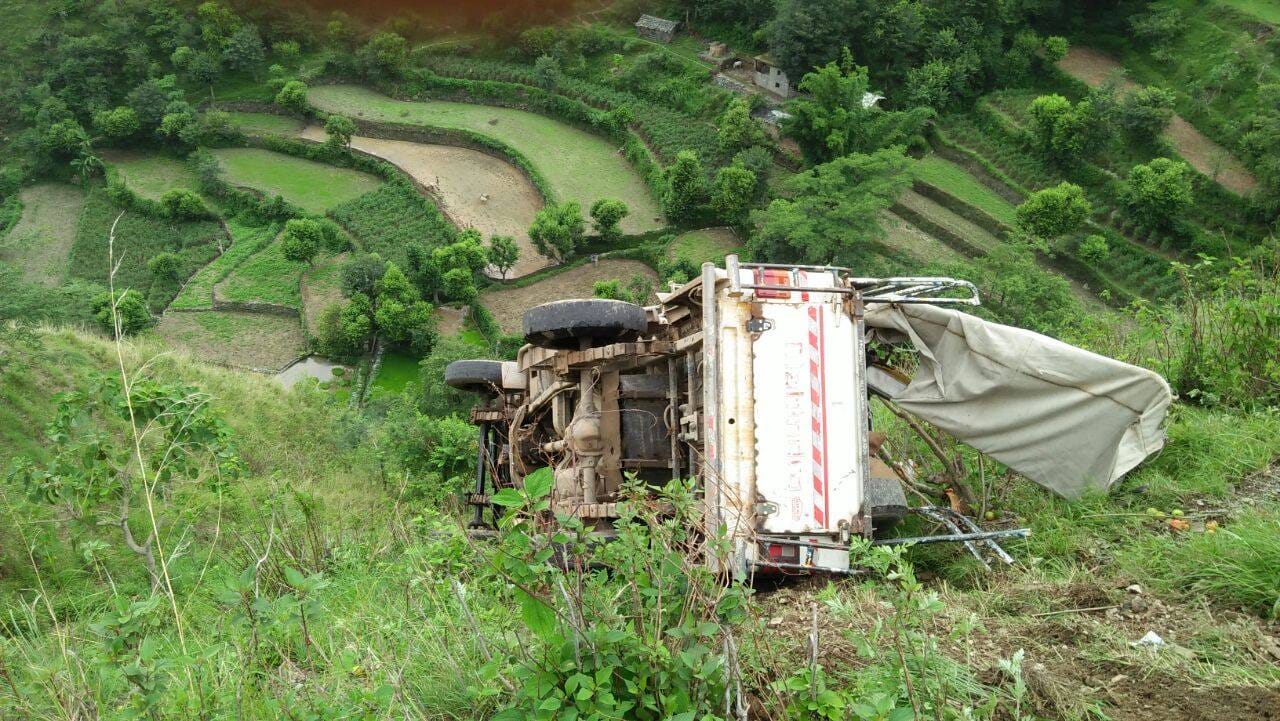 road accident in sahiya, seventeen people injured