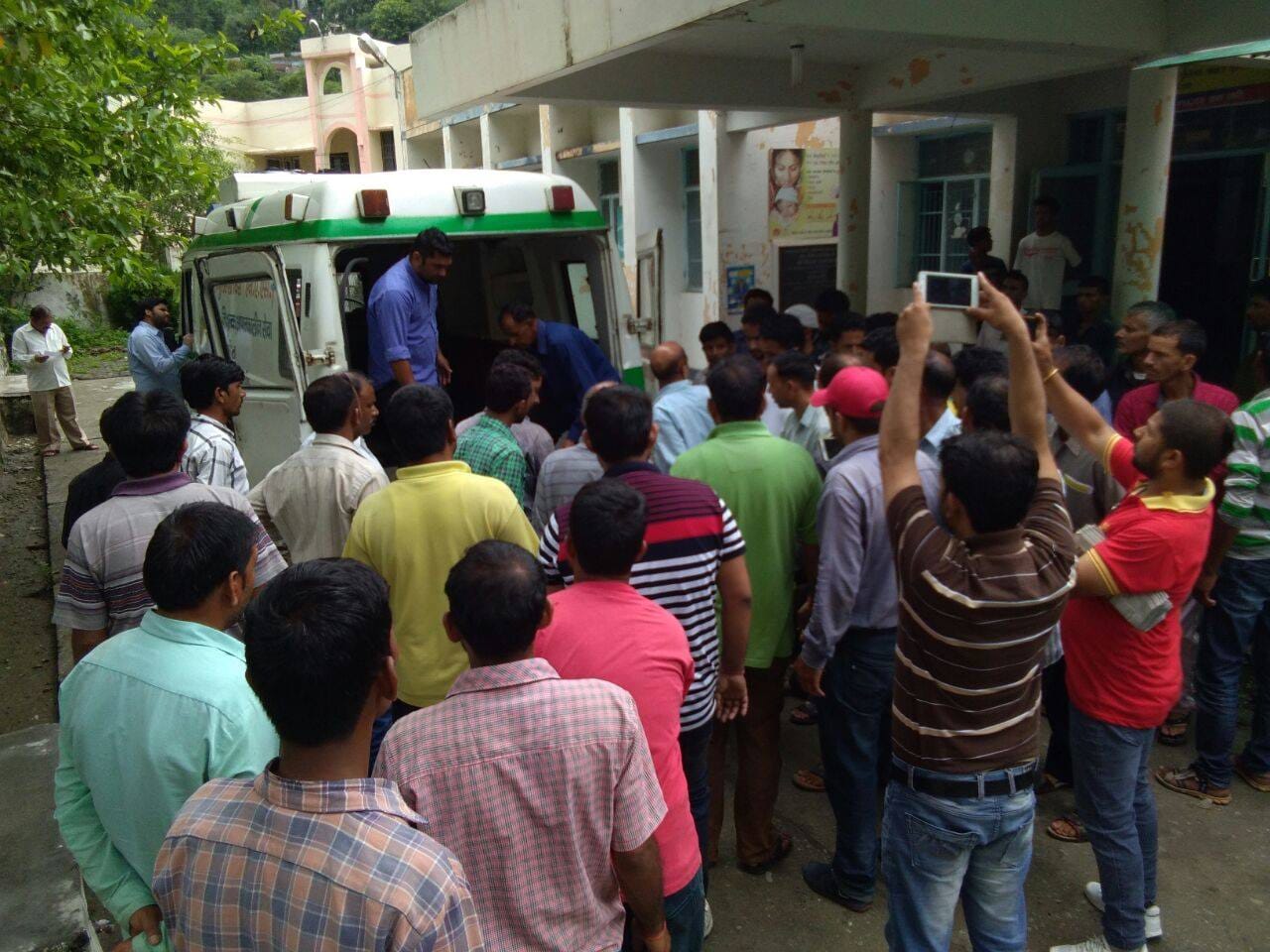 road accident in sahiya, seventeen people injured