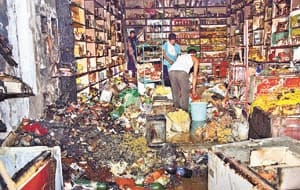Garg fire in the grocery store, millions of goods swah