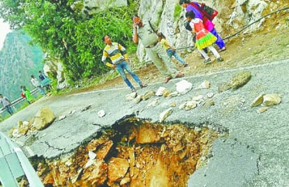 badrinath highway open for pilgrims after two days