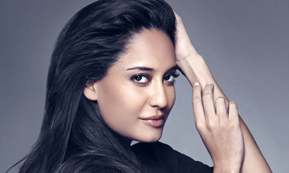 Lisa Haydon Flaunts Baby Bump and Says With My Very Little Woman, Photo Goes Viral