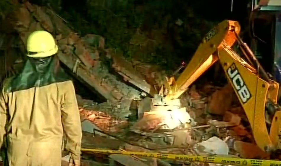 Three storey building collapsed in Laxmi Nagar in Delhi, many injured