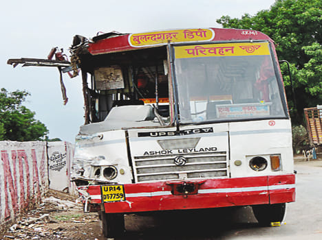 Eight injured in roadway bus and DCM collision