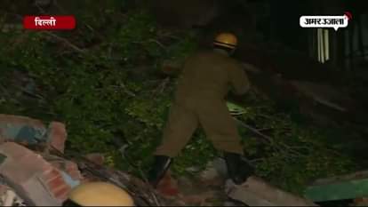 4 injured in four storey building collapse in laxmi nagar delhi 