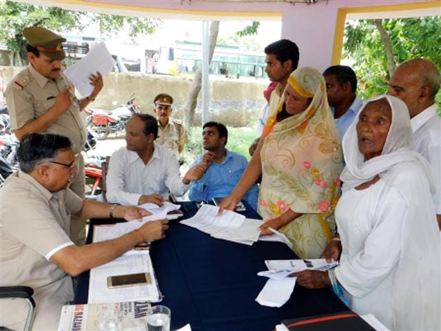 DIG Arrived to Samadhan Diwas at Sikandrarao Kotwali