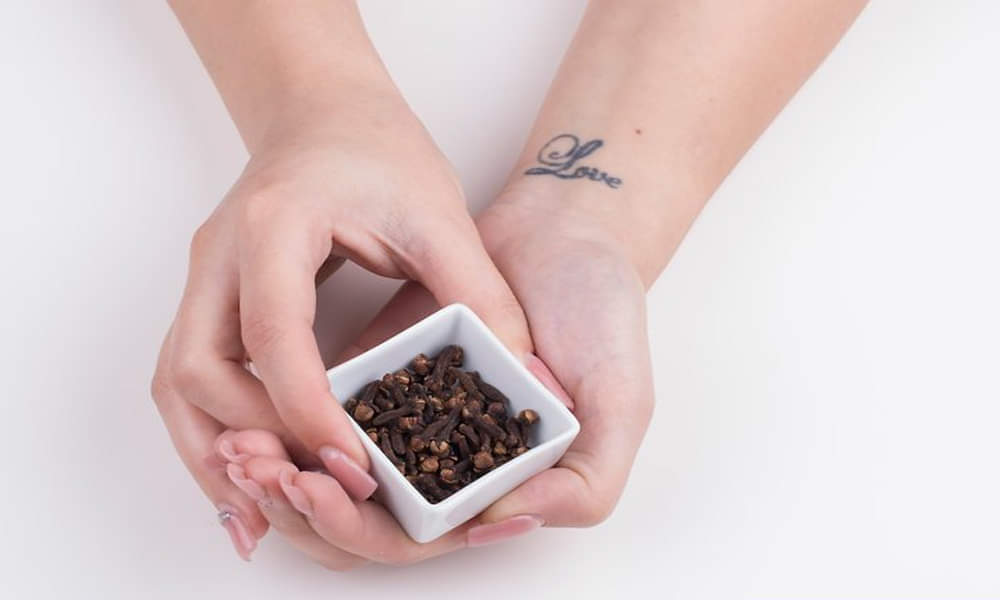 totke of three cloves or long, who helps you in vashikaran