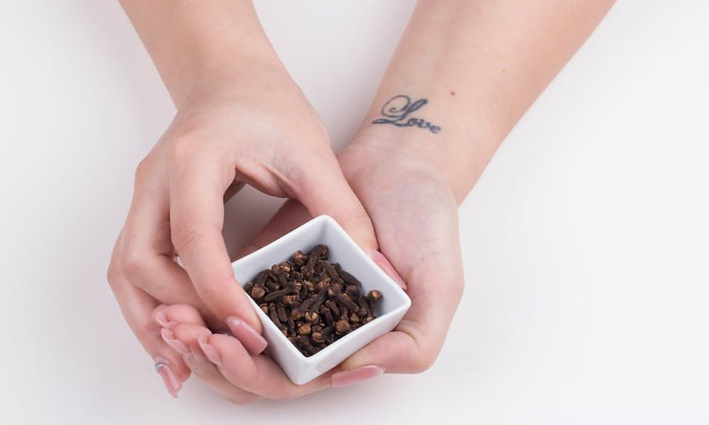 totke of three cloves or long, who helps you in vashikaran