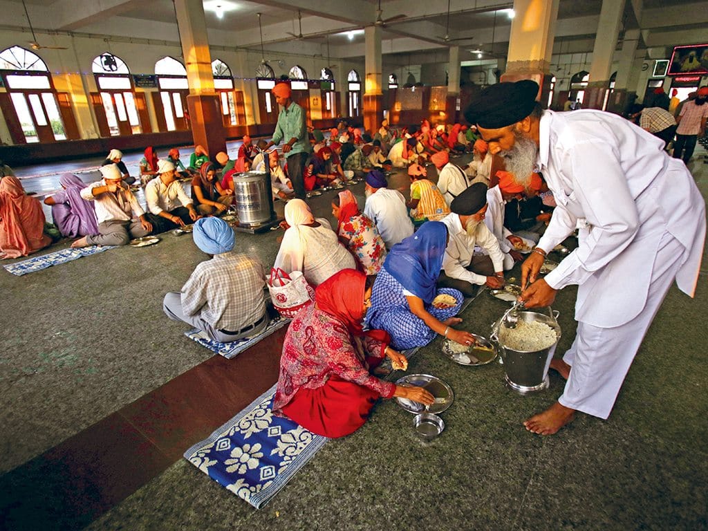 baba ramdev donated 918 kg khichadi kitchen wear to golden temple amritsar