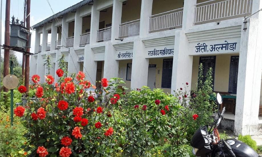 Future of 300 students with the help of three teachers