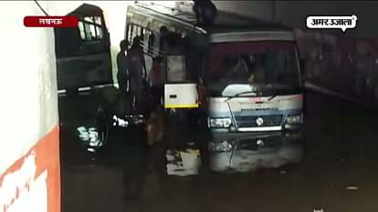 Road blocked in lucknow after Heavy Rain