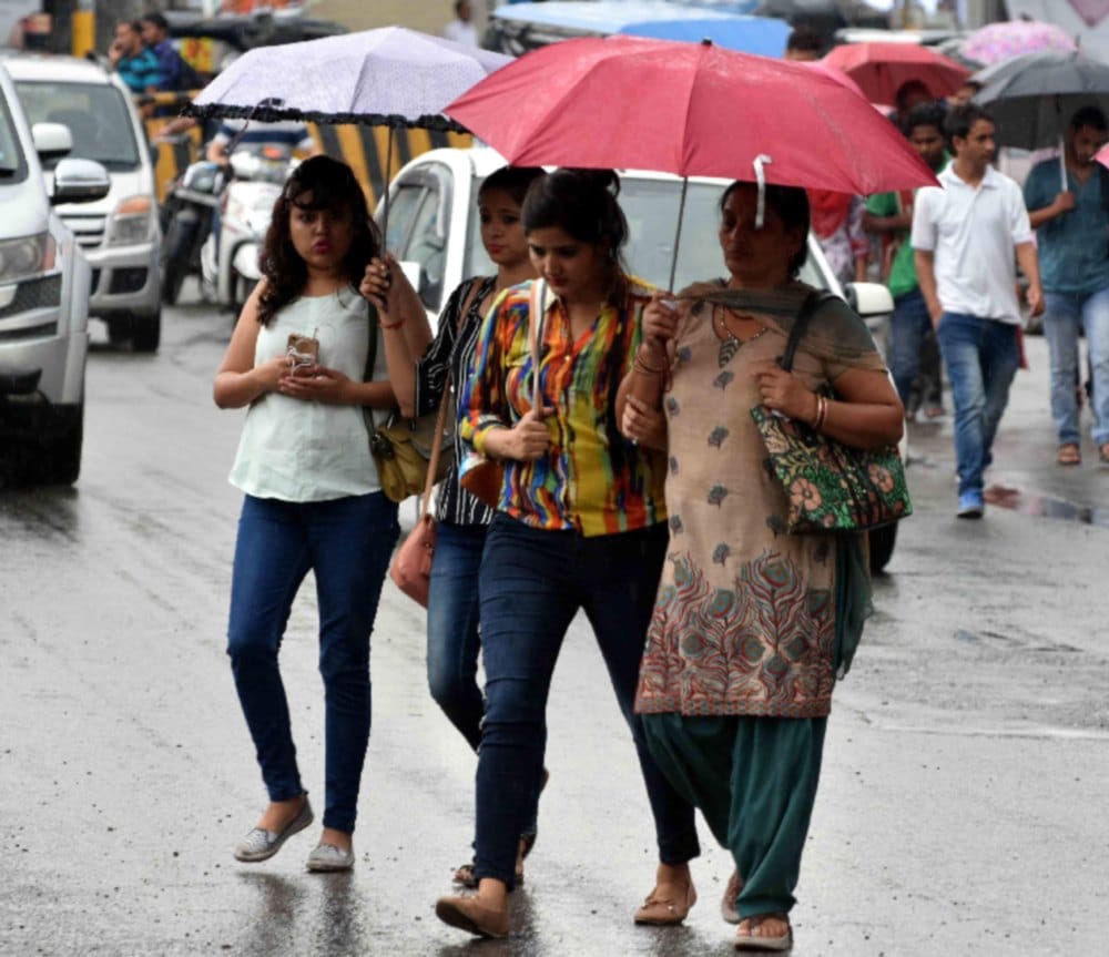 heavy rain alert in up east