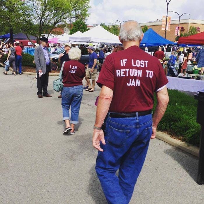 people are pairing t shirt to express themselves