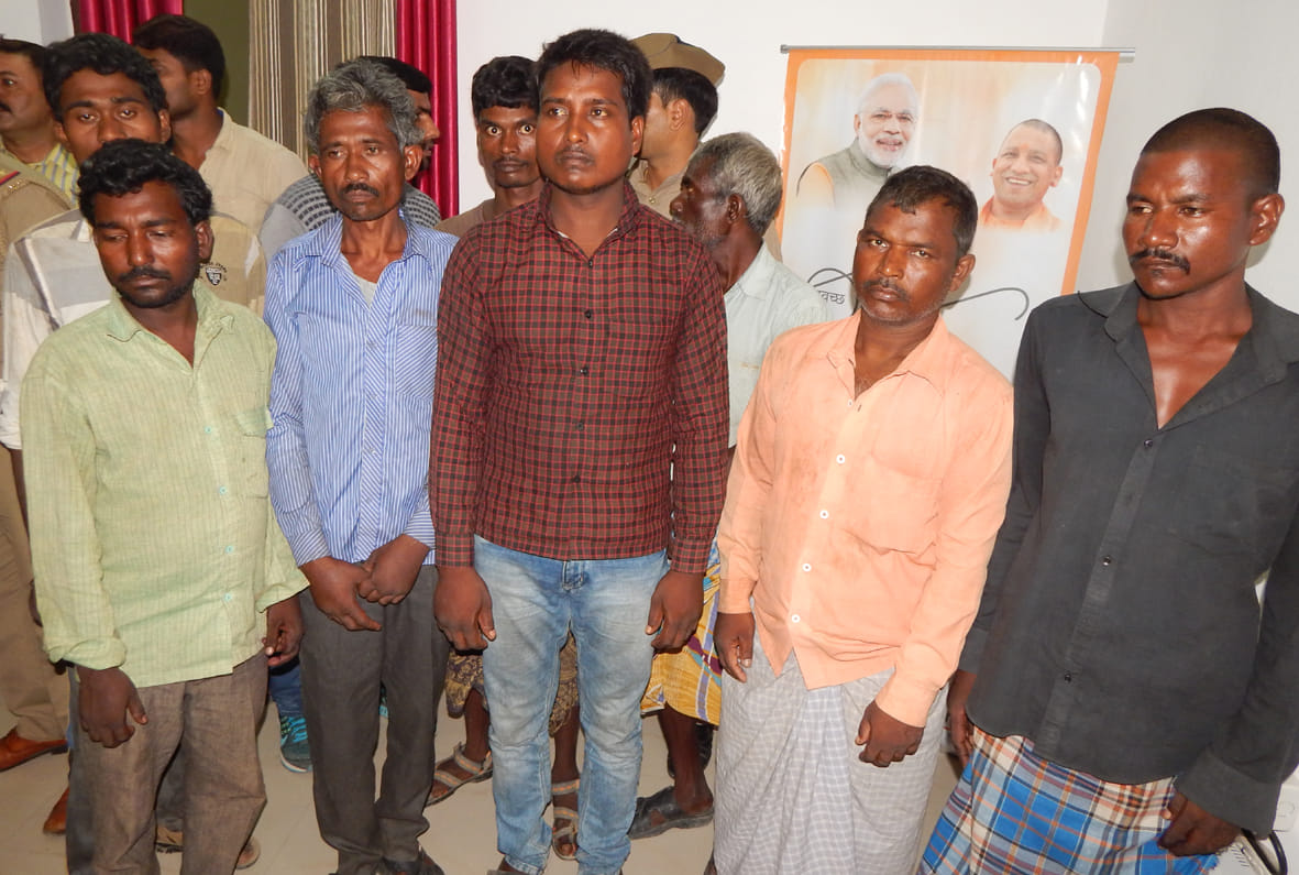 Eight thieves arrested with goods and weapons