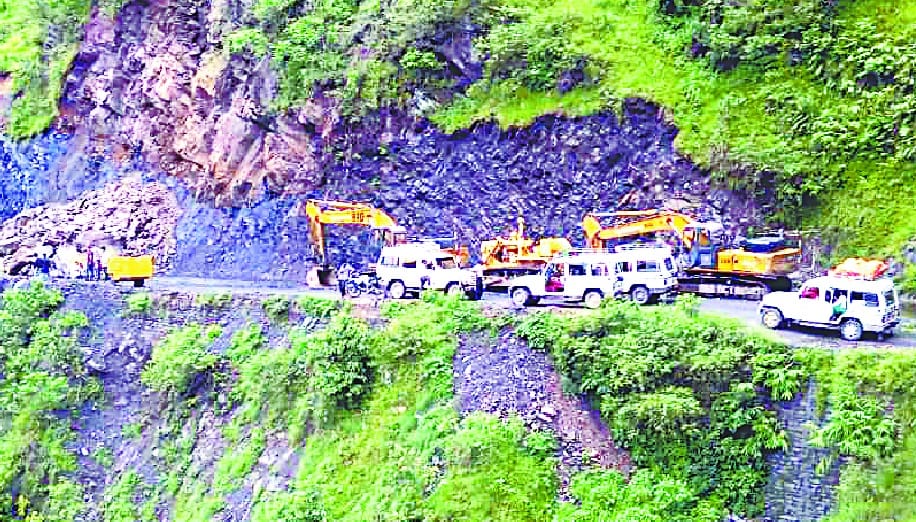 Third party of small Kailash passengers trapped for four hours