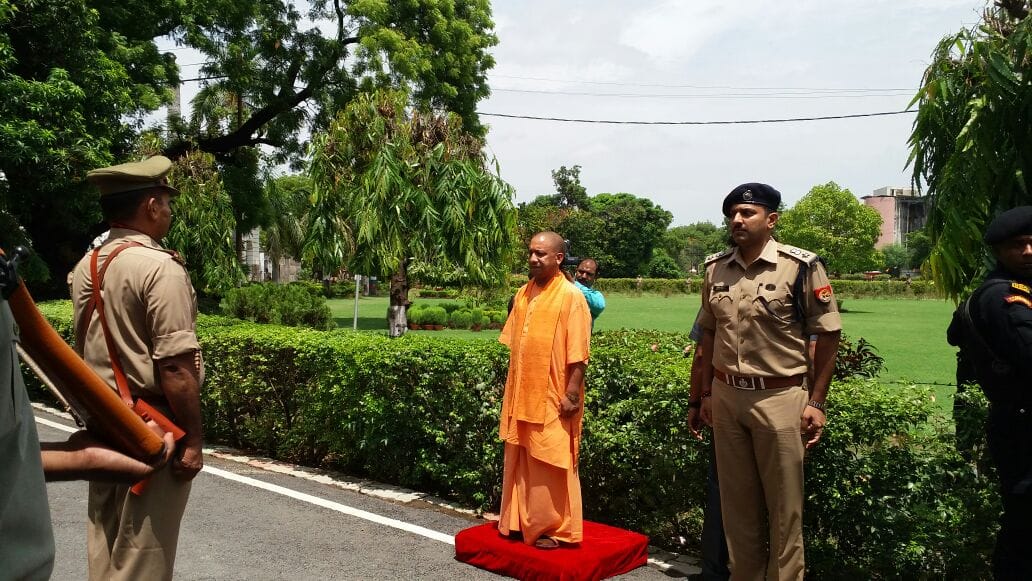 yogi adityanath reach varanasi ,know the programme