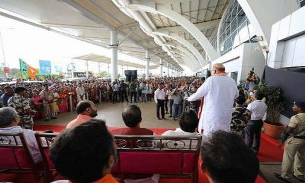 lawyer filed a complaint against amit shah for addressed a public meeting at Goa airport complex