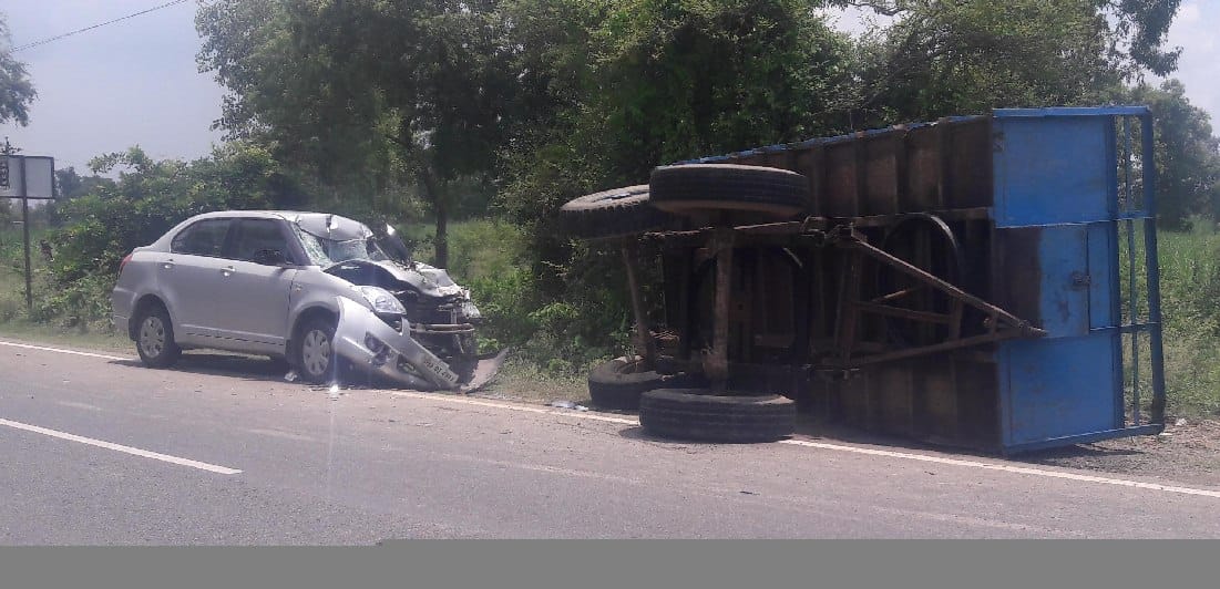 Car-tractor trolley collision, car driver's death