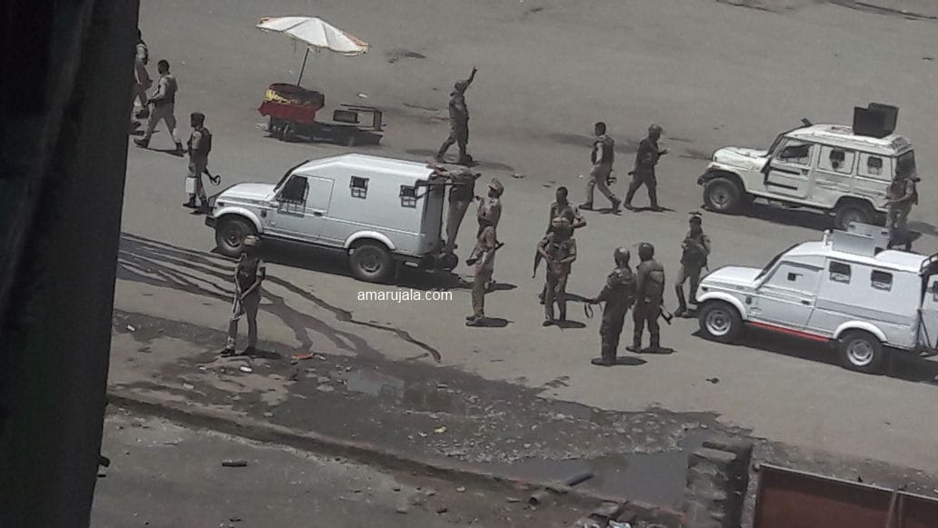militants attacked on police party in anantnag