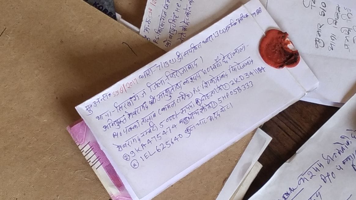 clerk arrested red handed while taking bribe in firozabad