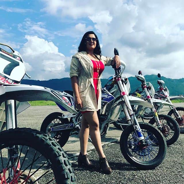 Nirahua Amrapali superhit couple shooting in Nepal