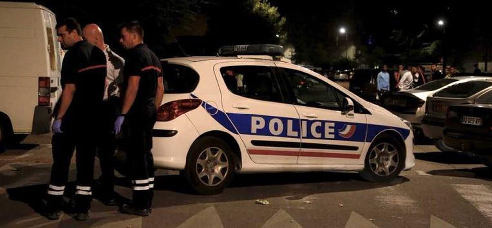 open fire outside Avignon mosque, eight injured in france