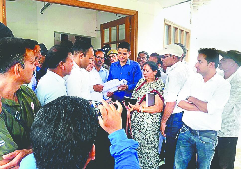 gram pradhan collective resignation in uttarakhand 