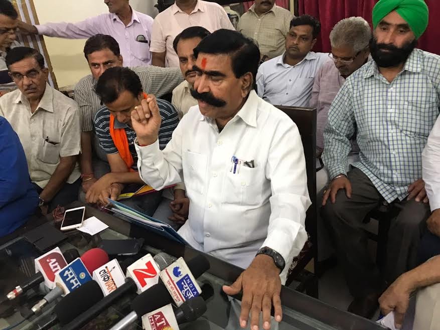 MLA gyandev ahuja will give up dharna tomorrow at the police station