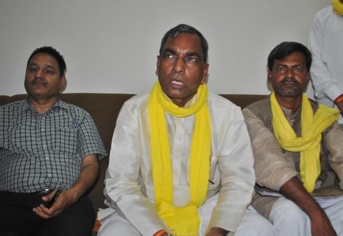 minister rajbhar will meet cm yogi about ghazipur dm matter