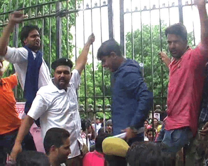 protest of student in kota